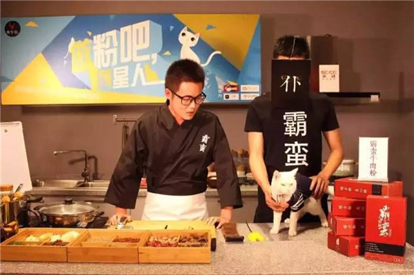 餐飲業(yè)開啟“直播”新模式，餐飲人該怎么正確把玩？