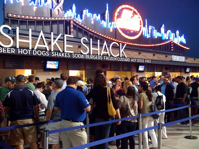 美國“舒食快餐”Shake Shack是如何抓住中產(chǎn)市場的？|餐飲界