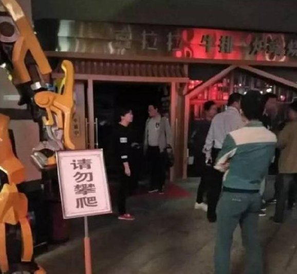 陜西一餐廳吊頂垮塌致13人受傷 2人傷情嚴(yán)重