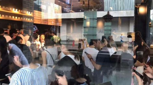 喜茶北京新店開業(yè)排隊(duì)幾十米 增加門店是根本解決方法