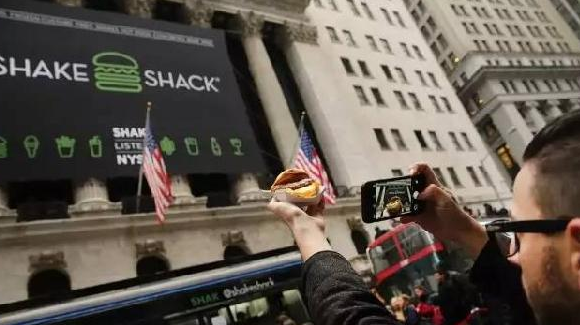 美國漢堡網(wǎng)紅“Shake Shack”要來上海開店了，不過要等到2019年