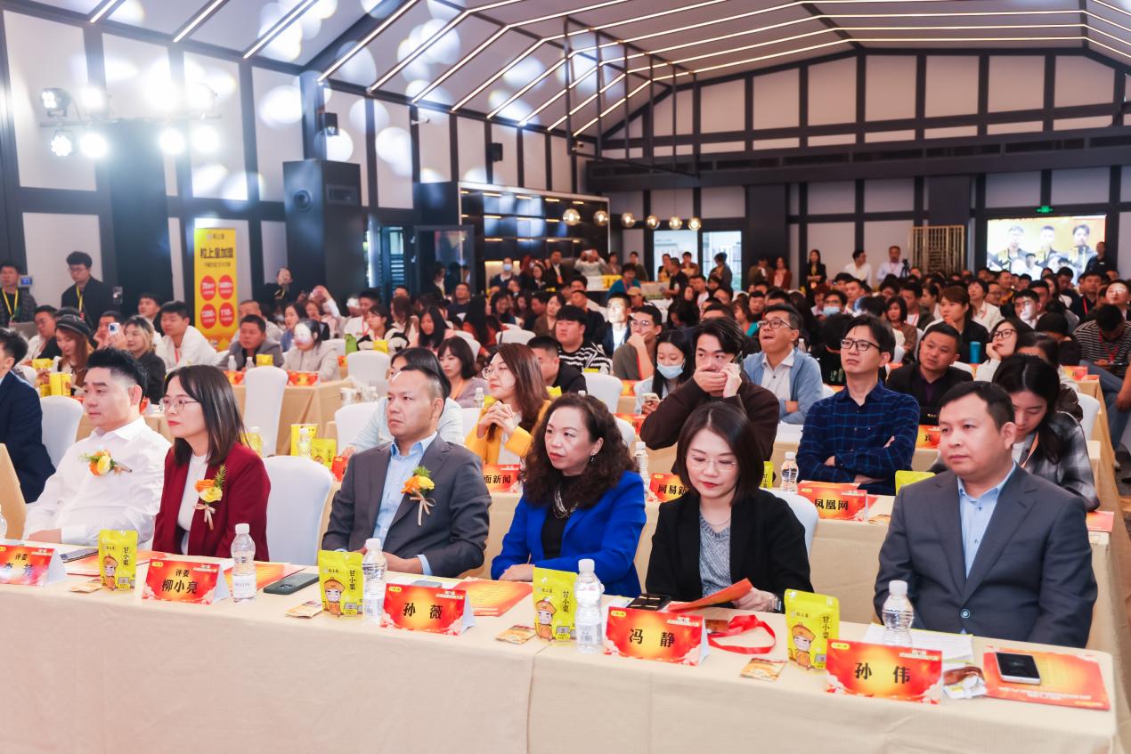 板栗界的“炒王”！上海小伙年炒20噸，勇奪板栗炒制大賽冠軍|餐飲界